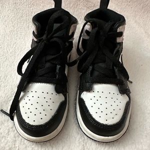 Nike Jordan Mid
